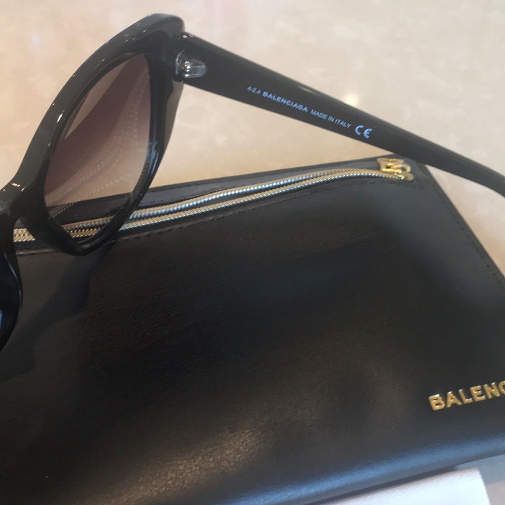 Balenciaga Sunglasses - Picture 3 of 3